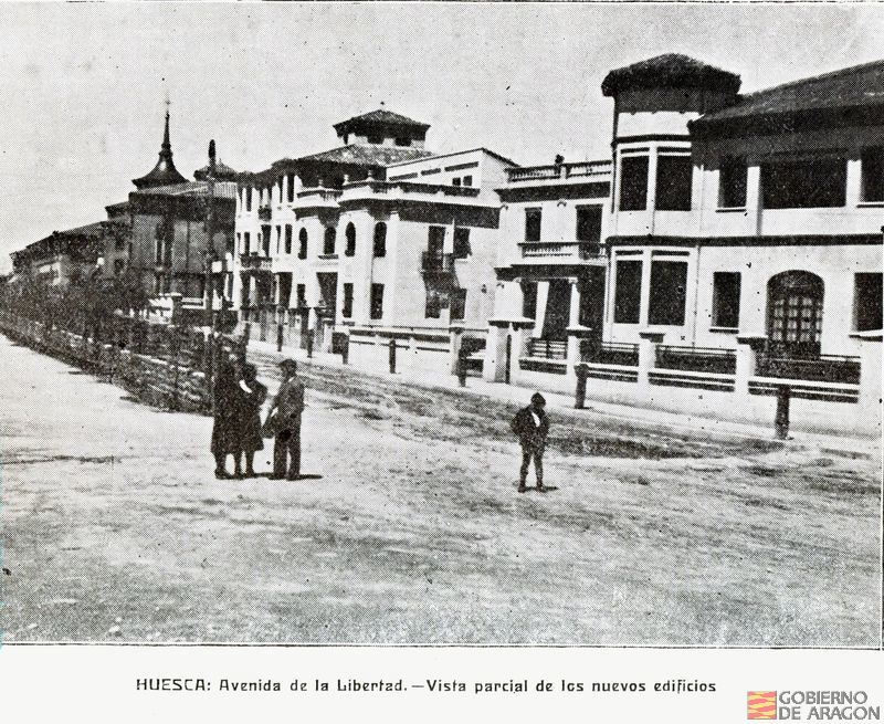 Vista parcial de los nuevos edificios de la Avenida de la Libertad (Huesca)